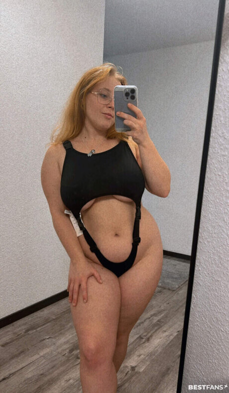 Sarahfahr9 hot star gallery