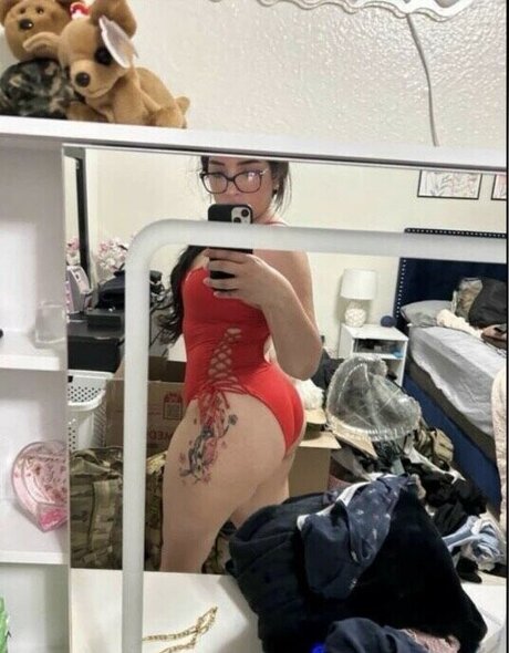 Alys2hot4u sexy model image