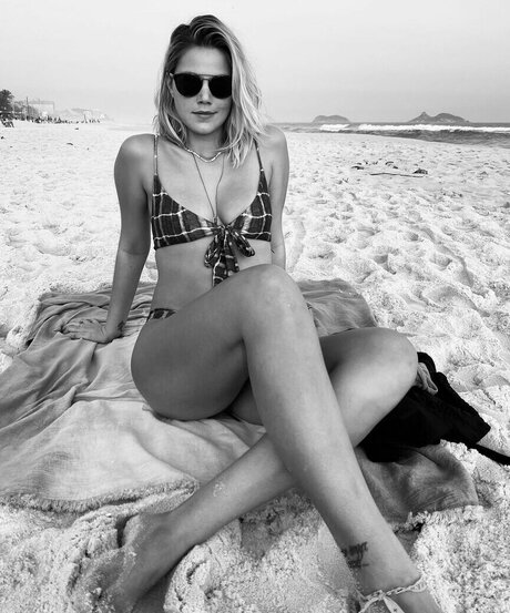 Pamela Tom_ star nice galleries