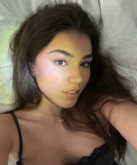 Megmuise hot model images