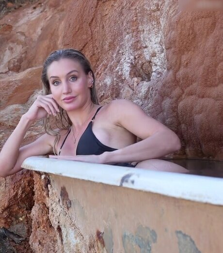 Julia Baessler adult model pictures