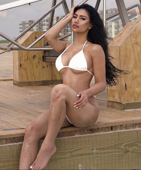 Lydddy adult model photo