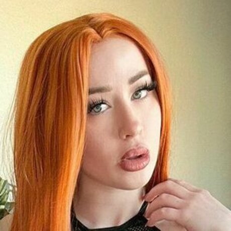 Alaina Taylor pretty model pics