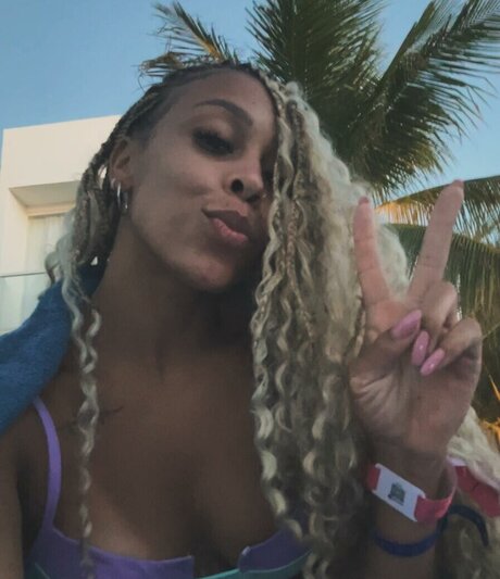 Lorrane Dos Santos model nudes pics