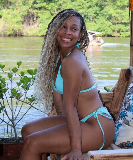 Lorrane Dos Santos model art galleries