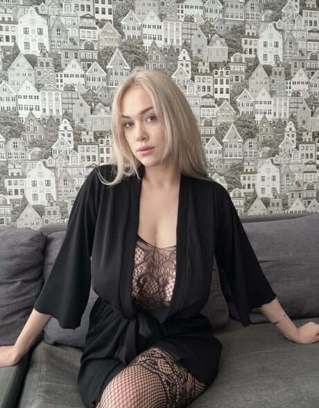 Rosy May star high quality picture