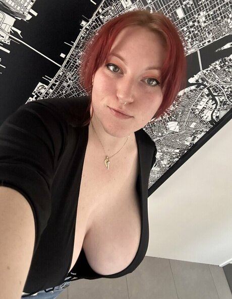 Who3Temptress high quality model images