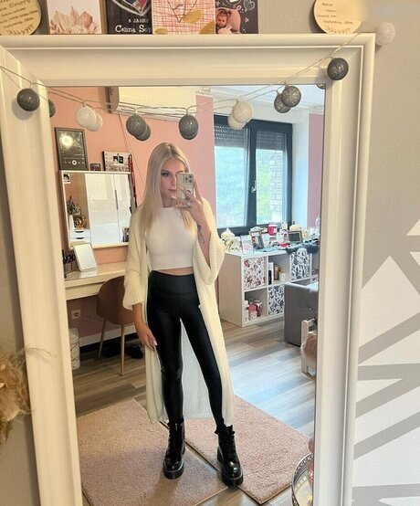 Wollnys high quality pornstar pic