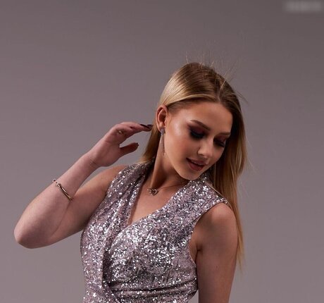 18 free onlyfans free nude photos