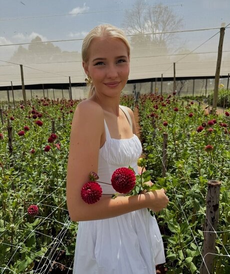 Juliet Small star sex photo