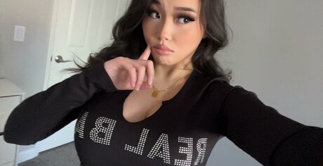 Katelyn Young model img