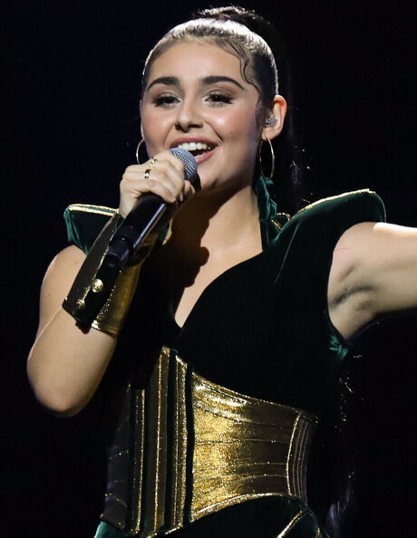 Alessandra Mele pornstar beautiful img