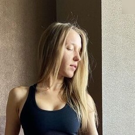 pregnant teacher onlyfans nude image