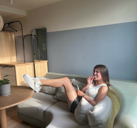 Molly Gallagher hd pornstar picture