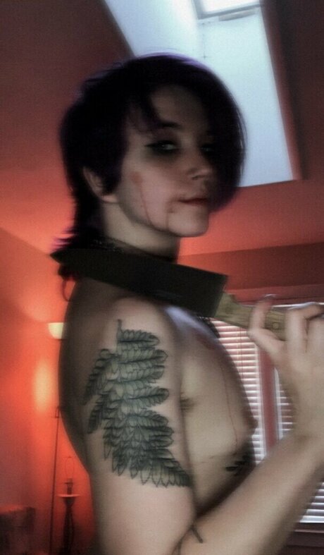 Riley Ramone star nice img