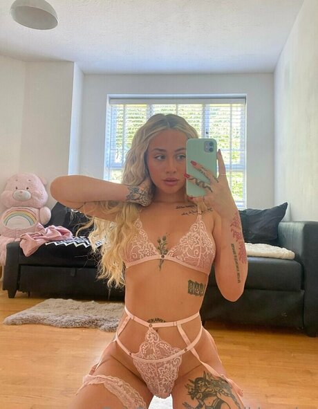 Ellie Cameron porn model images