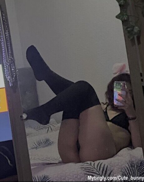 Cuttelittlebunny model erotic photo