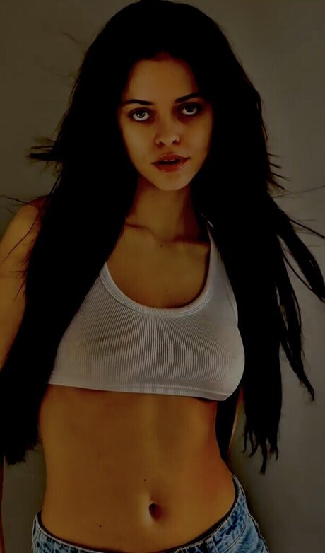 Vanessa Kunz exclusive actress pics