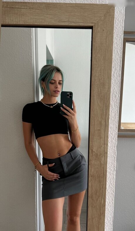 Vanessa Kunz star sexy images