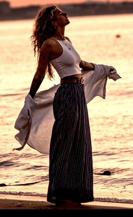 Nadine Bergmann hot actress pic