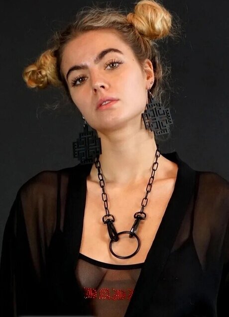 Nadine Bergmann model pics