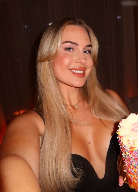 liv yah model adult image