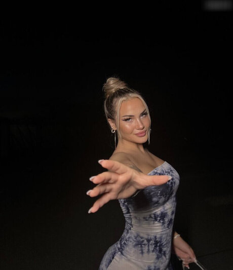 Eileensziv model top images