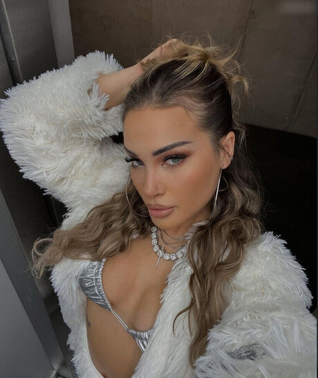 Eileensziv pornographic model pics