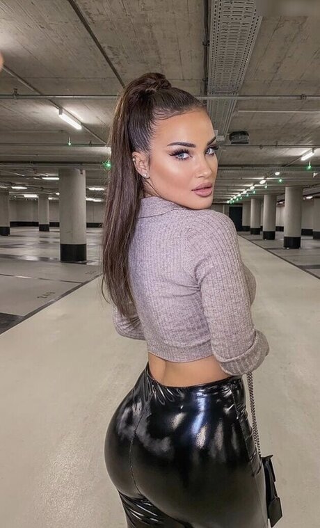 Eileensziv art model pics