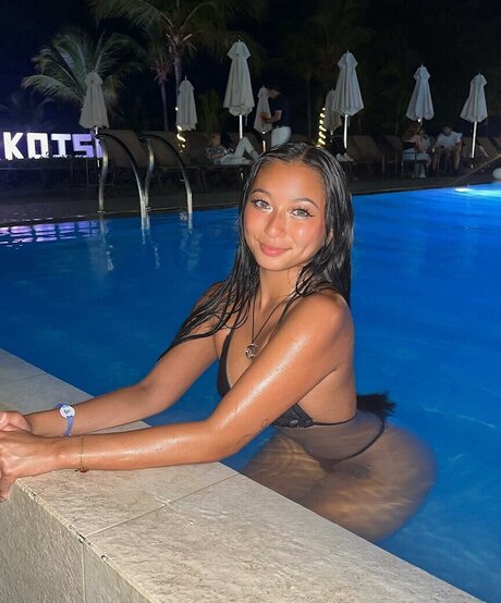 Courtney Luong erotic star img