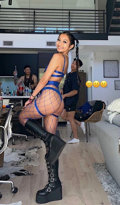 Courtney Luong nude model image