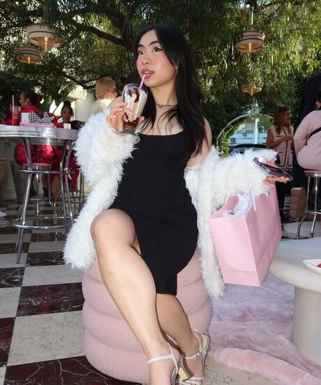 lilbignanc fit adult model image