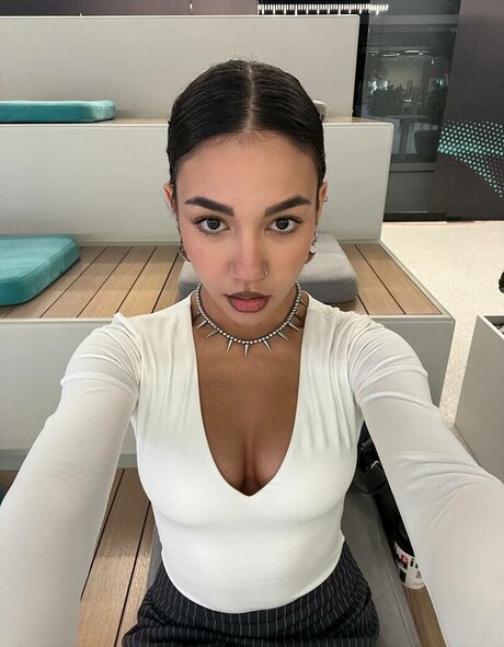 Yashankulova pretty star galleries