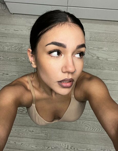 Yashankulova beautiful star pictures