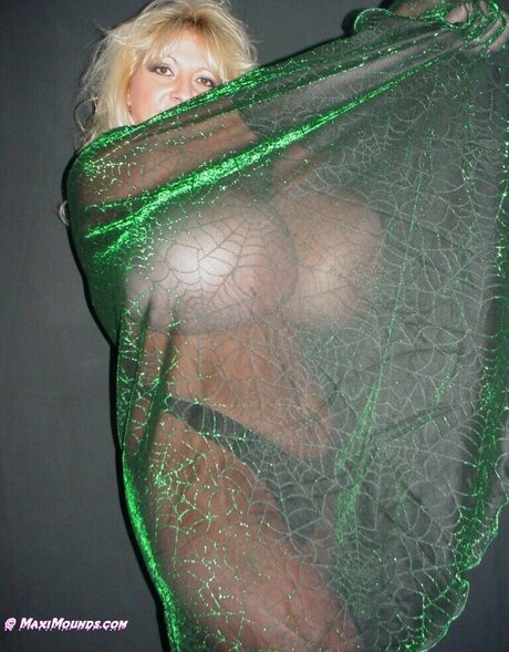 Maxi Mounds star sex image