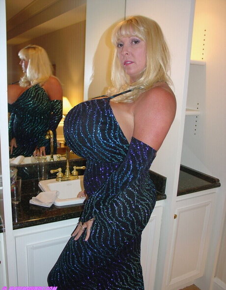 Maxi Mounds star beautiful pictures