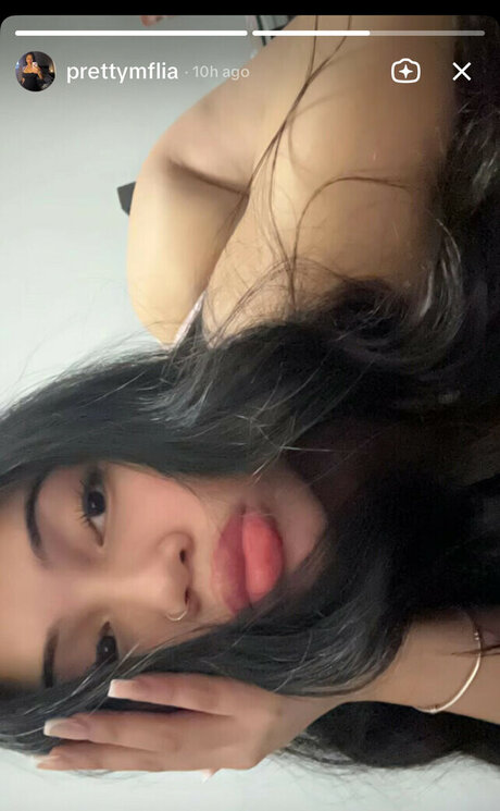Prettymfliaa naked model photo