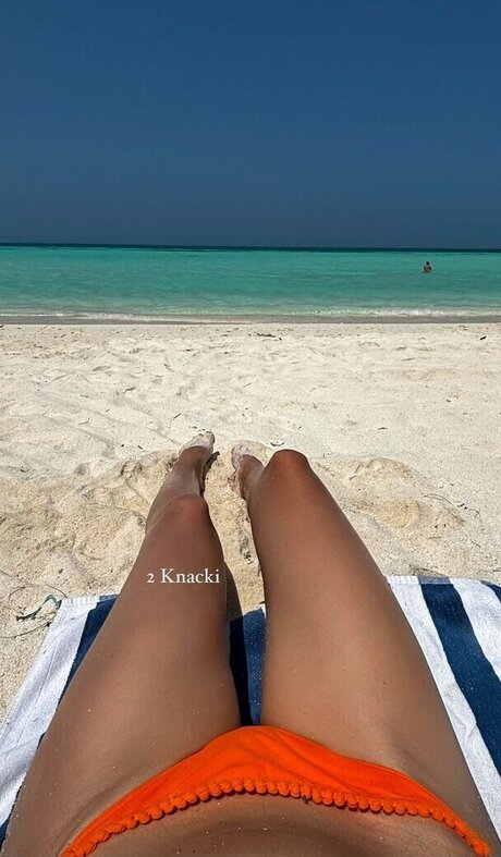 siham bsl adult model img