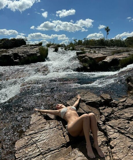 Amanda De Godoi star pic