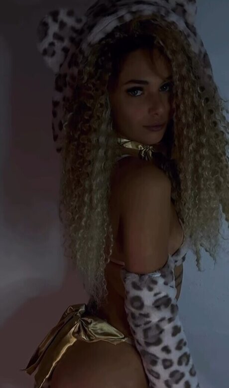 Elsa Wei enbach star beautiful image