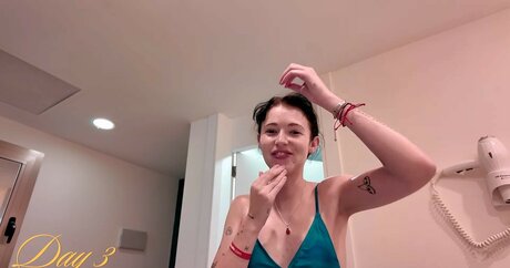 Holly Laing star porn pics