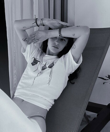 Holly Laing model hd gallery