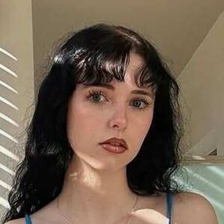 Holly Laing star beautiful pictures