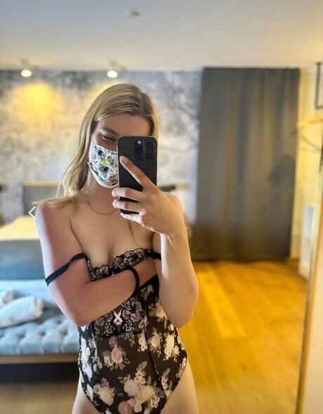 Sarah wi 2002 erotic pornstar gallery