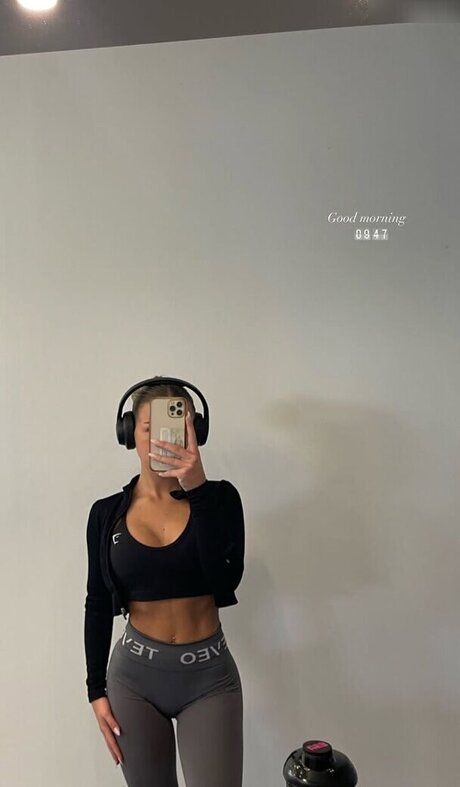 Leonie brrr erotic model galleries