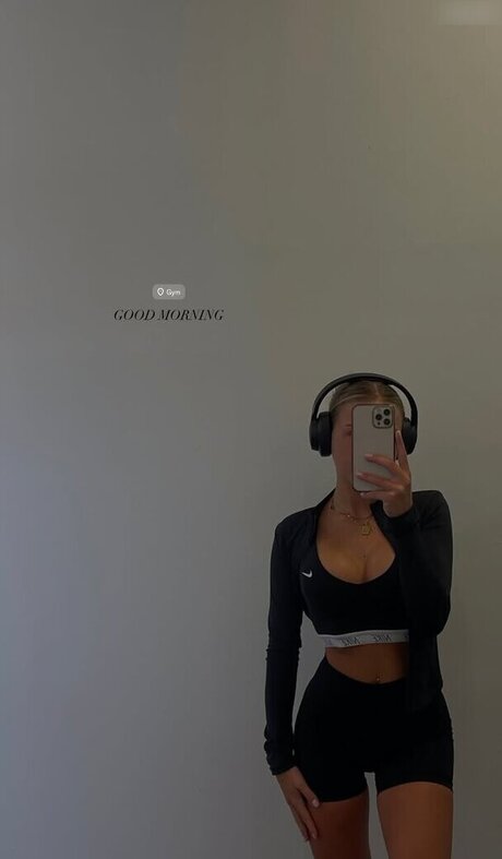 Leonie brrr sexy pornstar archive