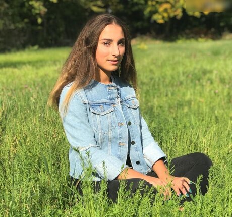 Joanachlips model top pictures