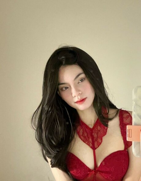 Niken Andalusi adult model pic