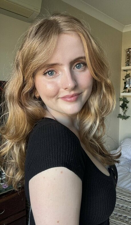 Krysttl model exclusive photos