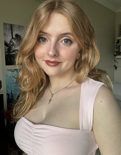 Krysttl model naked picture